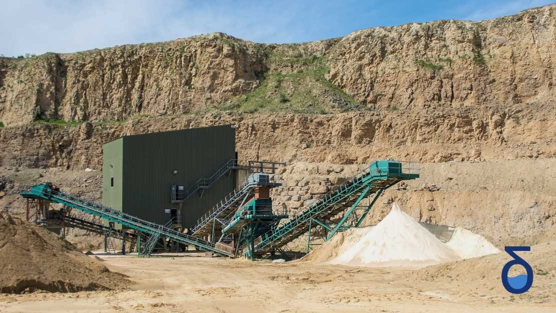 Including process decisions in the planning optimization of a mining company